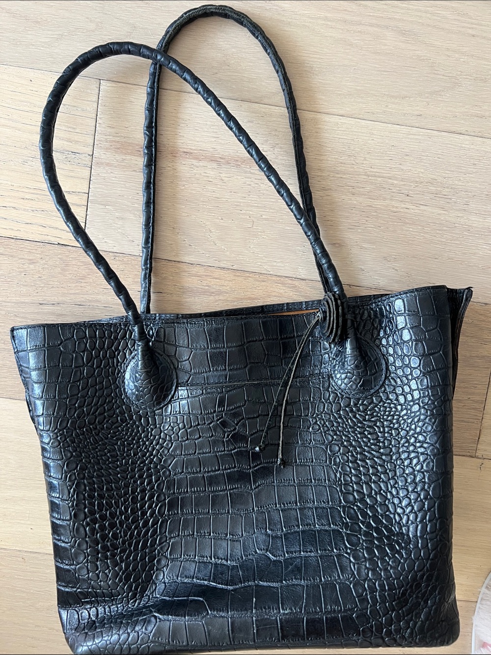 Black Croc-Embossed Tote Bag - Stylish Everyday Carry